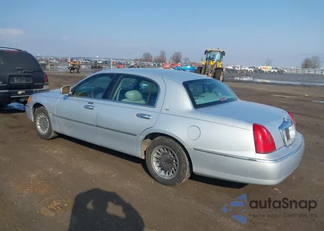 2002 Lincoln Town Car Cartier from USA, damaged, VIN 1LNHM83W02Y647116